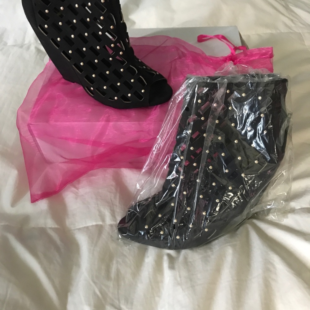 Shoes - Picture 4 of 4